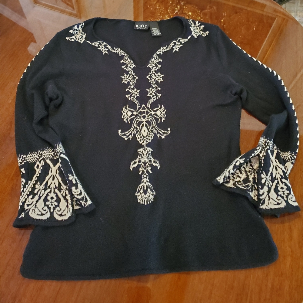 Mixit silhouette sweater black with white design stretchy form fitting